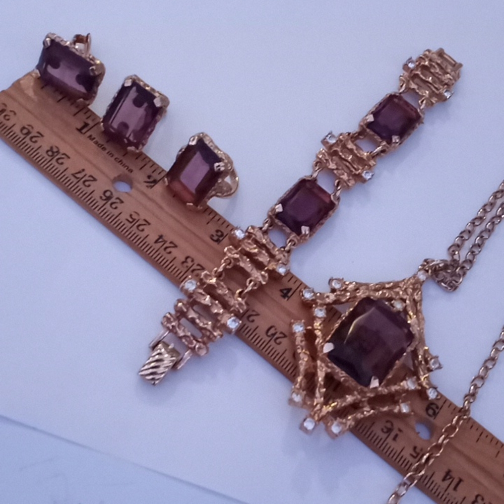 c1973 Sarah Coventry Twilight Amethyst Glass Rhinestone Gold Tone Parure - Picture 9 of 10
